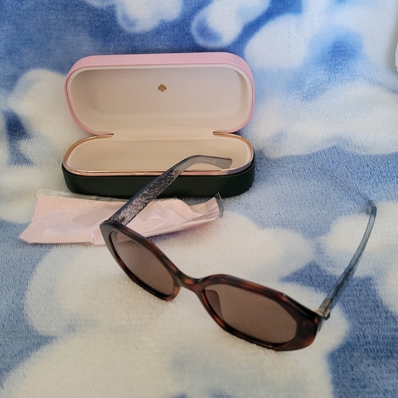 Kate Spade New York - Havana & Blue Preslee Oversize Sunglasses - Picture 4 of 5
